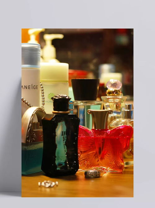 香氛美學與秀發呵護 從香水瓶設計到專業護發產品的視覺敘事